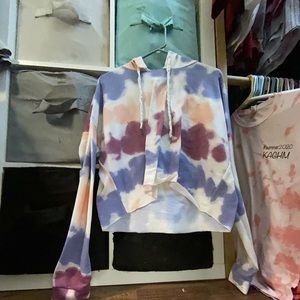 Tie die, long sleeve, hooded, cropped